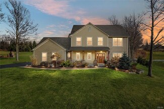 9127 Whistling Swan Ln, Manlius, NY 13104