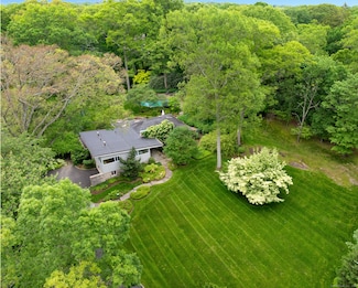 11 Dogwood Ln, Westport, CT 06880