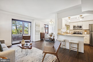 2400 Clarendon Blvd Unit 414, Arlington, VA 22201