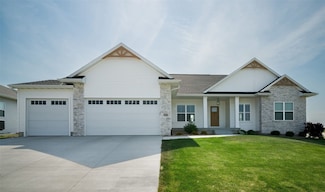 3149 Windsor Dr, Robins, IA 52328