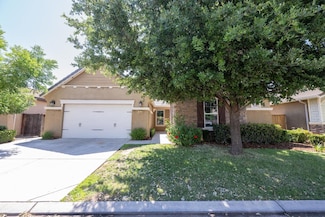 1622 N Broadbent Ln, Clovis, CA 93619