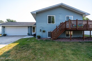2126 9th Ave NW, East Grand Forks, MN 56721