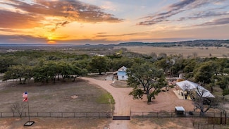 888 Dietrich Rd, Fredericksburg, TX 78624