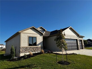 4065 NE Chapel Manor Dr, Lee's Summit, MO 64064