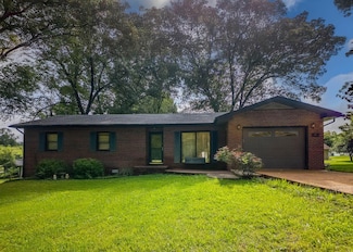 619 N 9th St, Thayer, MO 65791