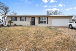 1070 N Park Ln, Florissant, MO 63031