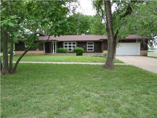 125 S Maple St, Douglass, KS 67039