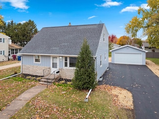 1322 W 5th Ave, Oshkosh, WI 54902