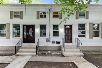 686 East Ave, Warwick, RI 02886