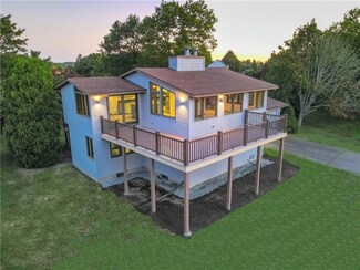 1 Helena Ct, Middletown, RI 02842