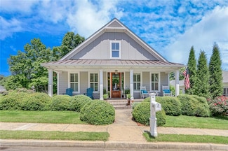 131 Village Dr, Clarkesville, GA 30523
