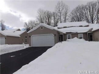 192 Slindes Woods Cir, Syracuse, NY 13212
