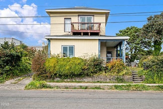 334 SW 9th St, Newport, OR 97365