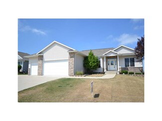 435 Sunset Dr, Fairfax, IA 52228