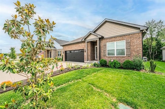 1113 County House Ln, Bowling Green, KY 42101