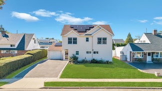 20 Bridge Ln, Hicksville, NY 11801