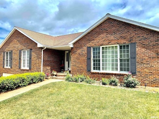 4 Hamilton Dr, Jacksonville, IL 62650