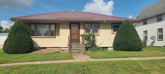 133 E Greene St, Postville, IA 52162
