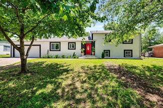 2236 S Crestway St, Wichita, KS 67218