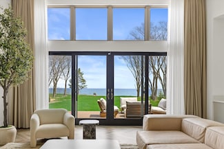 13480 N Lakewood Dr, Mequon, WI 53097