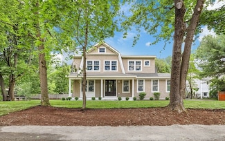 32 S Woodside Ave, Wellesley, MA 02482