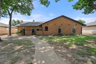 2109 Briarwood Blvd, Arlington, TX 76013