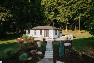 7322 N West Torch Lake Dr, Kewadin, MI 49648