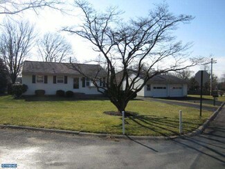 94 Maple Ln, Doylestown, PA 18901