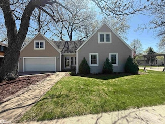 30 Sunset View Dr, Clear Lake, IA 50428