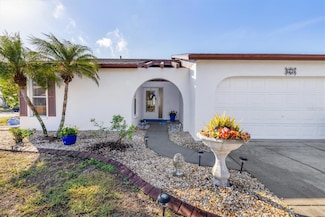 604 Foxwood Blvd, Englewood, FL 34223