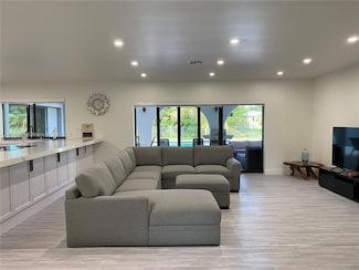 810 SW 66th Ave, Plantation, FL 33317