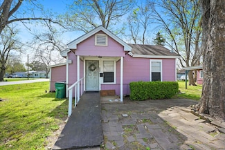 608 E 4th St, Sweeny, TX 77480