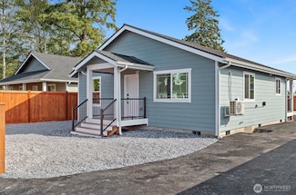704 N Third St, Westport, WA 98595