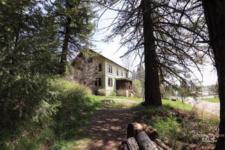 702 Park Ave, Bovill, ID 83806