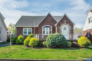 17 Wood St, Little Falls, NJ 07424