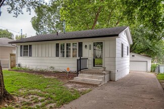 2400 E 37th Ct, Des Moines, IA 50317