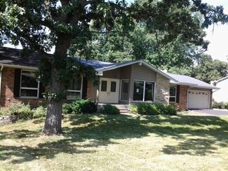 3S928 Lakewood Dr, Sugar Grove, IL 60554