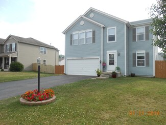902 Walnut Dr, Kirkland, IL 60146