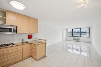 7000 Kennedy Blvd E Unit 17C, West New York, NJ 07093