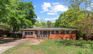 1006 Martin St, Dothan, AL 36301