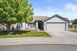 634 S Young St, Kennewick, WA 99336