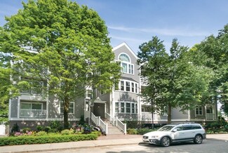26 Holly Ln Unit 2A, Chestnut Hill, MA 02467