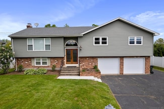 104 Willow St, Wethersfield, CT 06109