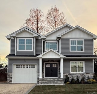 7 Greenway Cir, Syosset, NY 11791