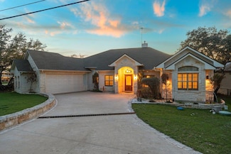 1925 Glenn Dr, Canyon Lake, TX 78133