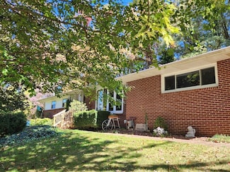 671 Freeport Rd, North East, PA 16428