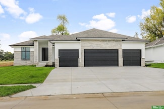 5608 N 213th St, Elkhorn, NE 68022