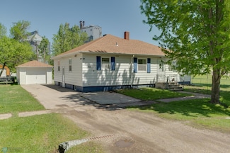 322 4th St, Grandin, ND 58038