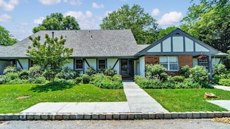 10 Leland Ln, Southampton, NY 11968