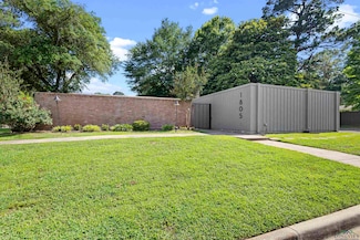 1805 Smallwood Dr, Longview, TX 75601